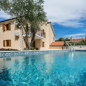 apartments-villa-diamant.primorje-gorskikotar.com/