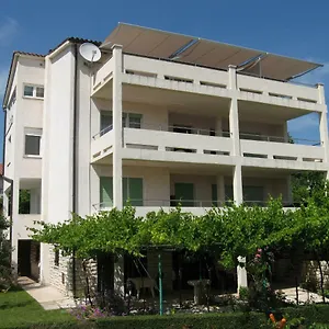 apartment-petrinic-v.in-istria.net/